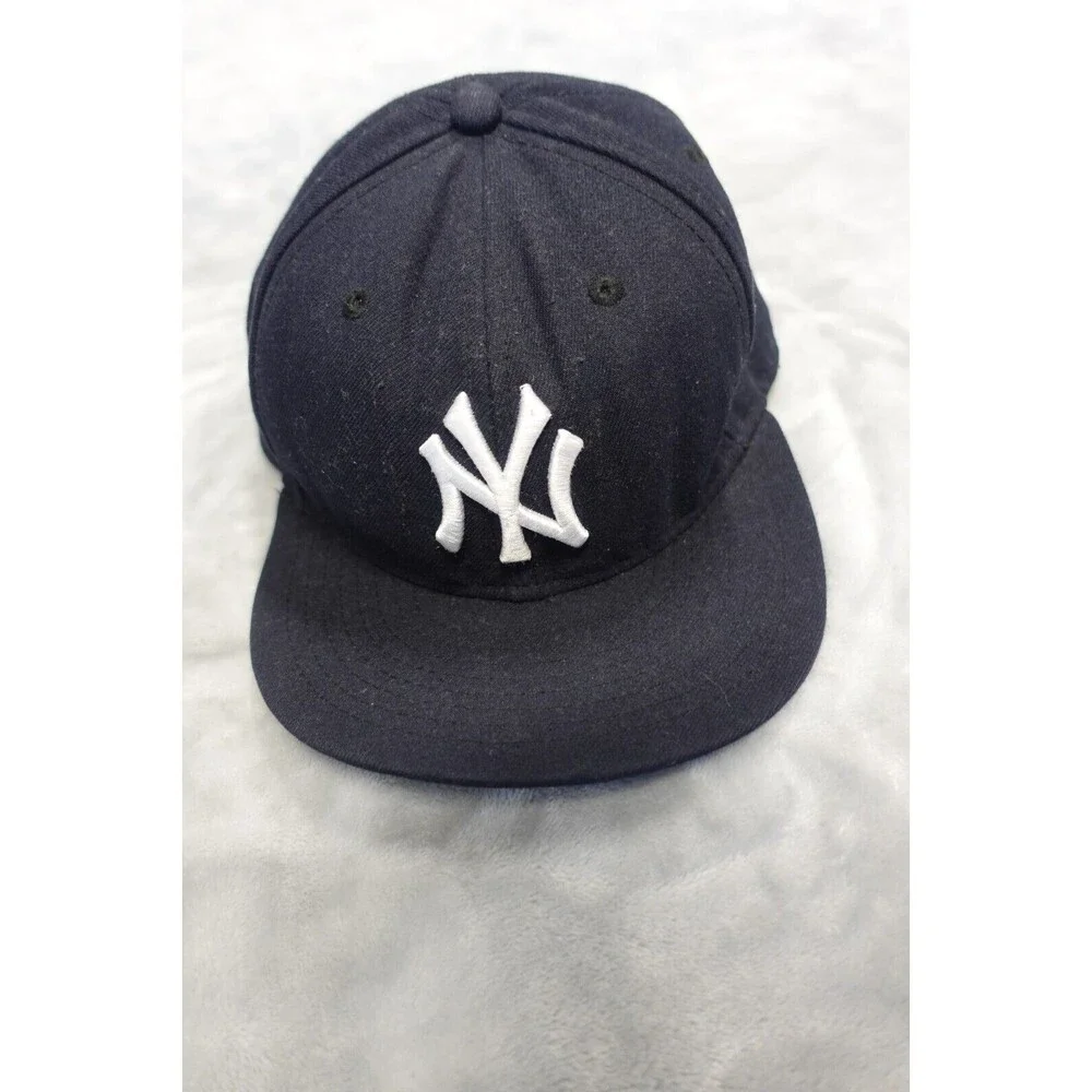 New York‎ Yankees Hat Cap Fitted Mens 7 3/8 Blue MLB Baseball Logo New Era